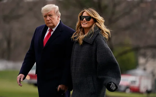 Bà Melania Trump bị phát hiện “tự bán tự mua” NFT của bản thân