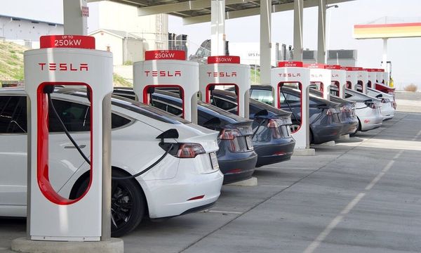 Tesla lãi bao nhiêu sau thương vụ bán BTC?