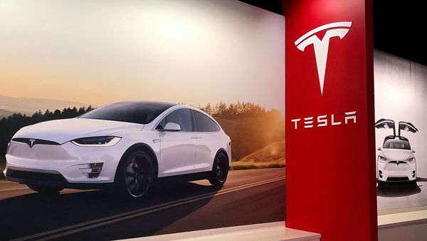 Xe mới của Tesla chỉ có thể mua bằng Dogecoin